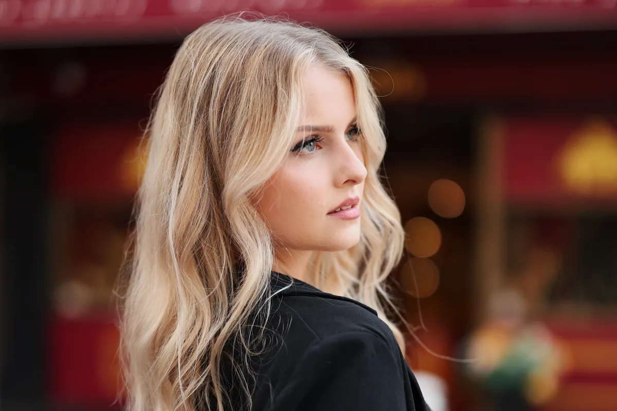 Canon EOS R6 Mark II + RF 50mm f/1.2 L — A Spontaneous San Francisco Street Style Session with Anna