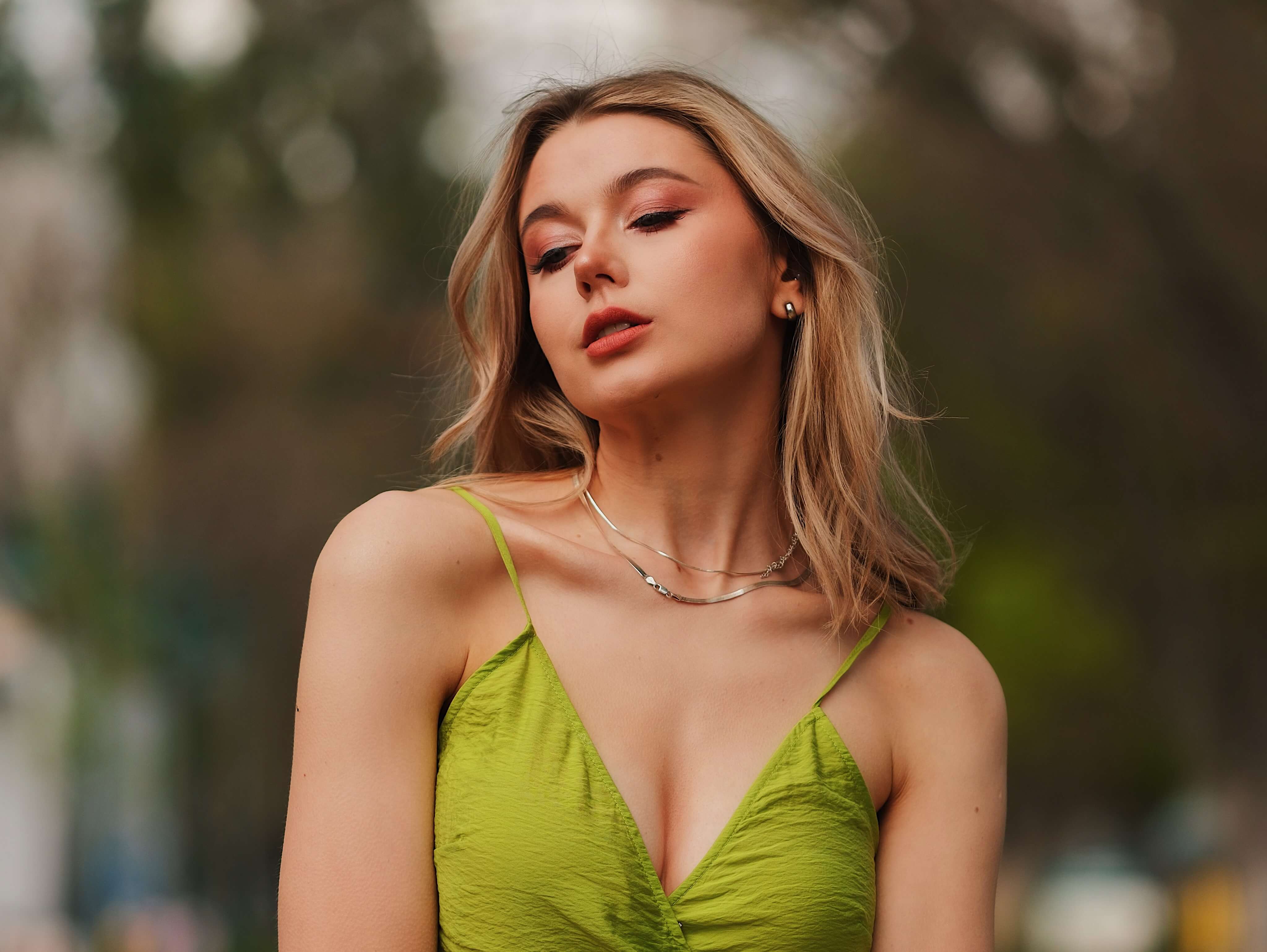 Capturing Spring Style: XF90mm F2 WR Fujifilm X-H2 Portraits - A Photoshoot Walkthrough