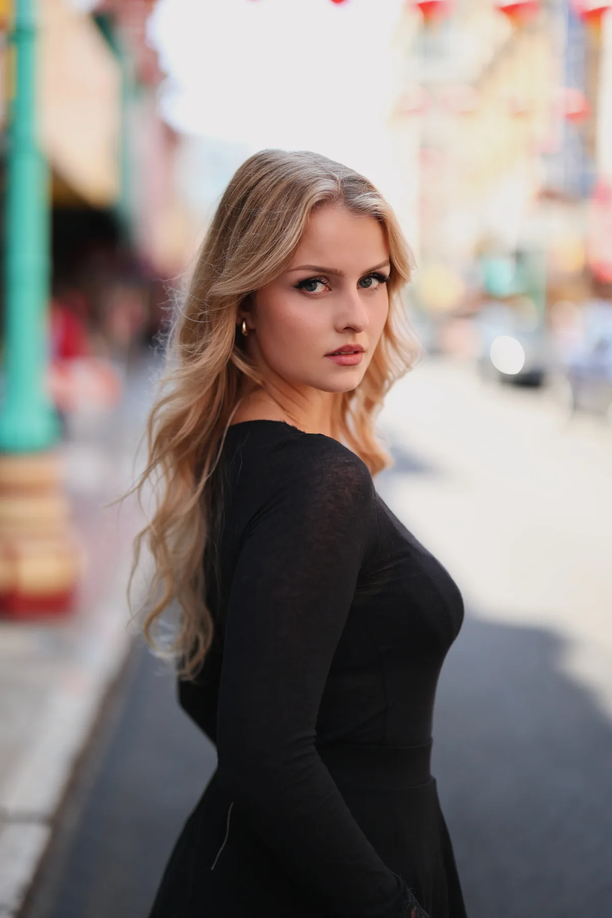 Canon RF 50mm f/1.2 L portrait, walking through Chinatown, Model: @anna.vsz