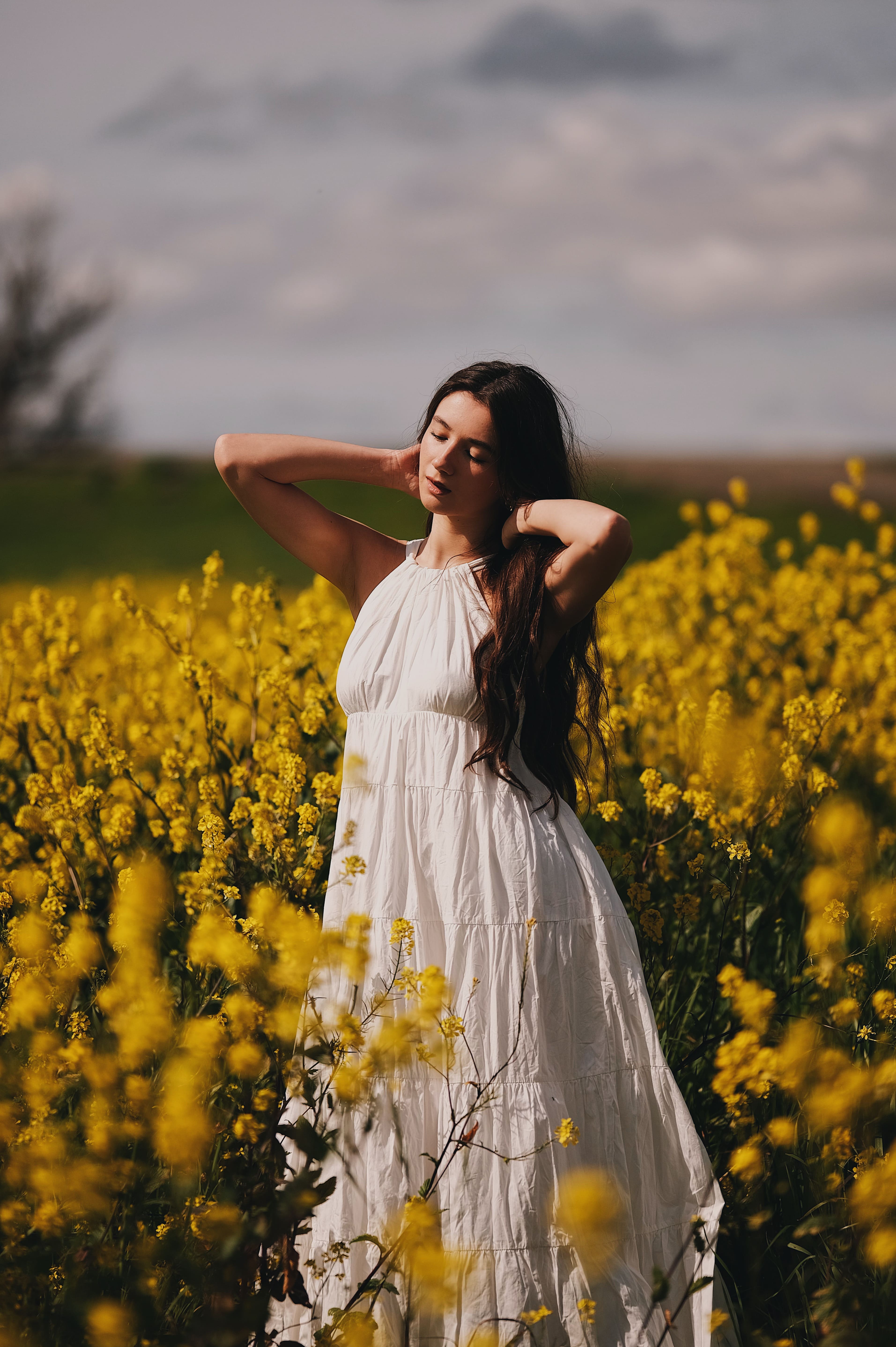triangle shape hand poses | Fuji X-S10 | Model: rosinashakirova