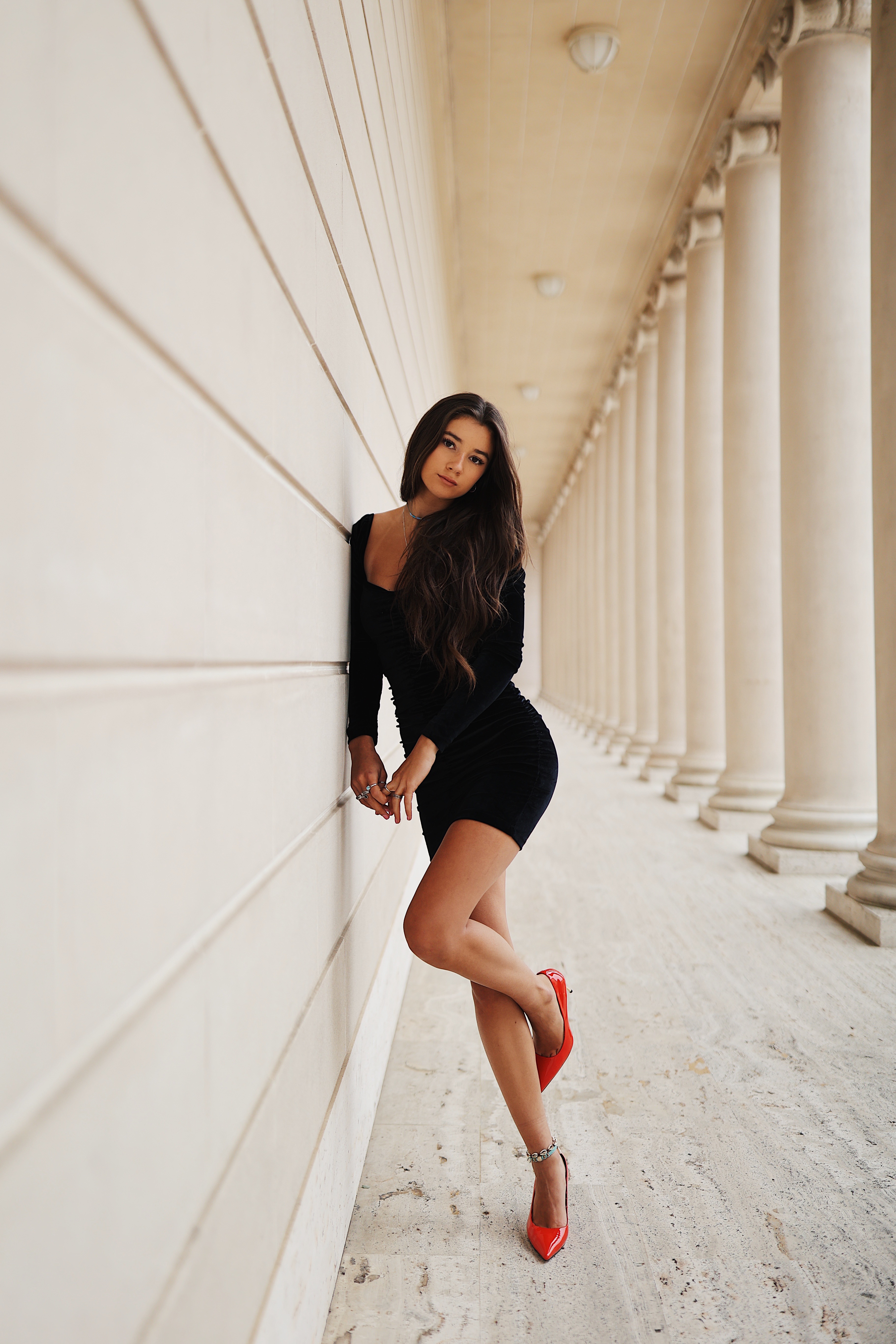 Model: @rosinashakirova | Canon EOS R6 EF 35mm F1.4 L Mark ii, ISO 250, 1/4000, F1.4