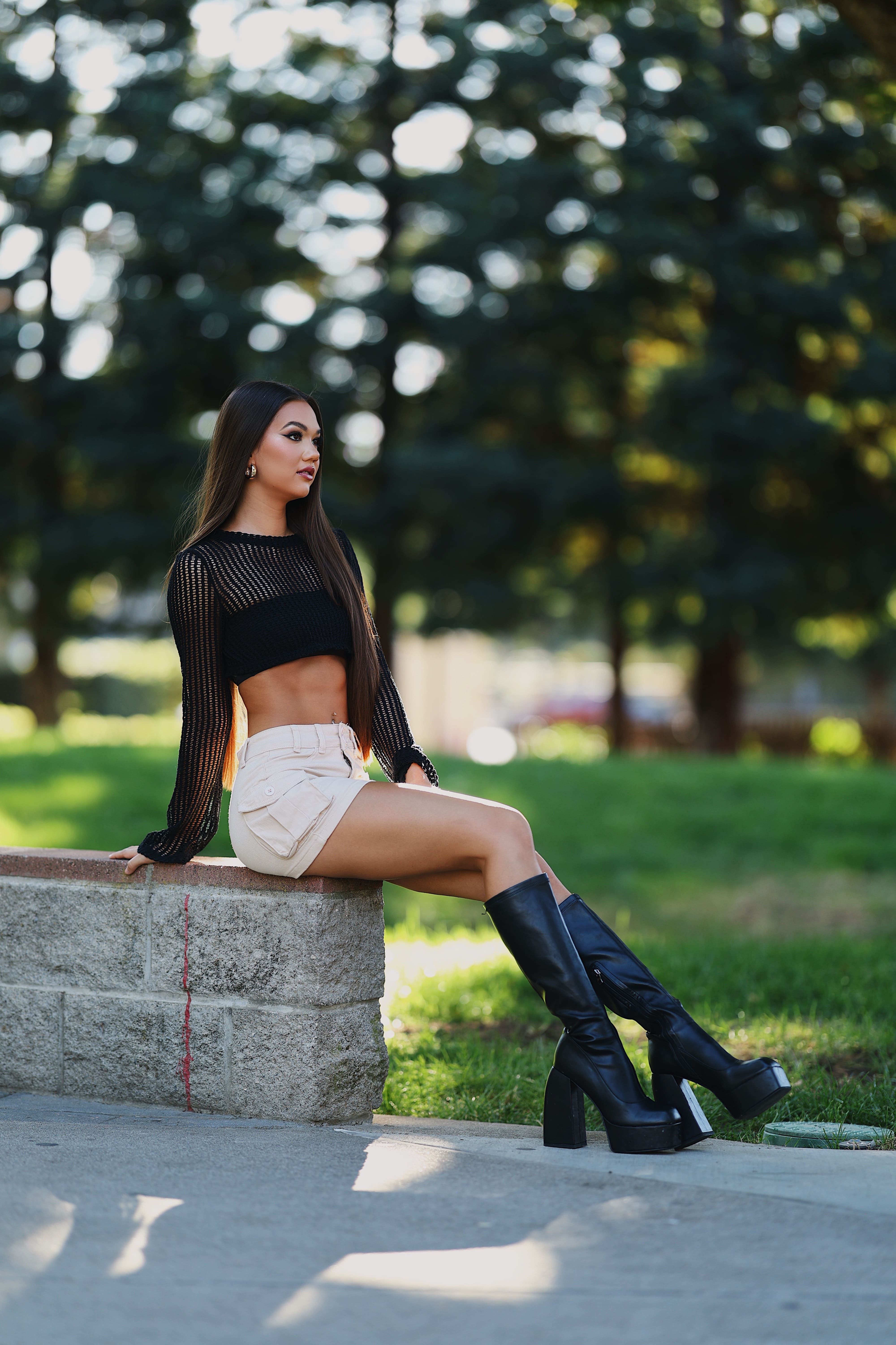 85mm, ISO 100, 1/500s, F1.2 | Model: xoxo.mia | Canon R6ii