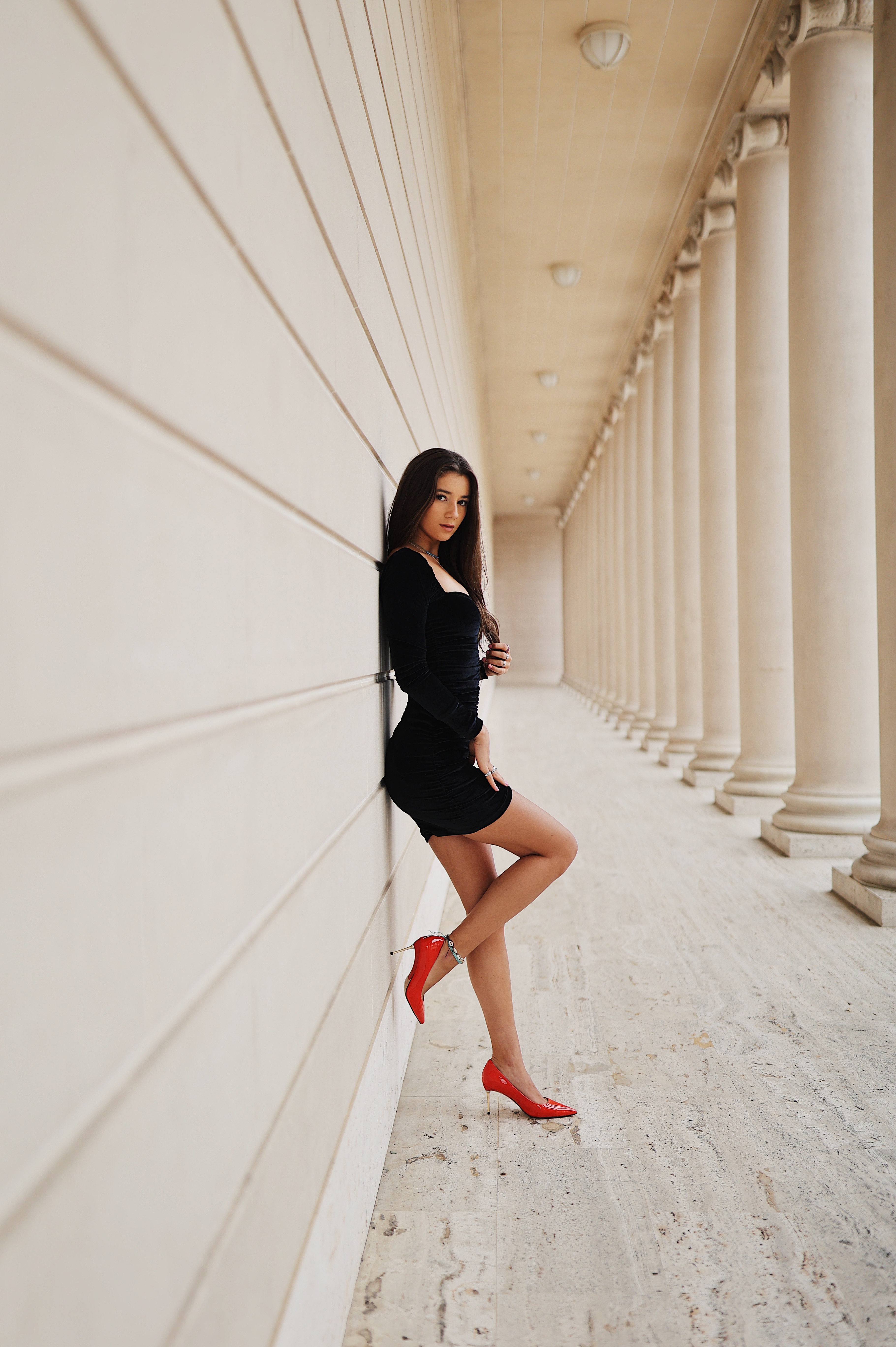 Model: @rosinashakirova | Canon EOS R6 EF 35mm F1.4 L Mark ii, ISO 250, 1/4000, F1.4